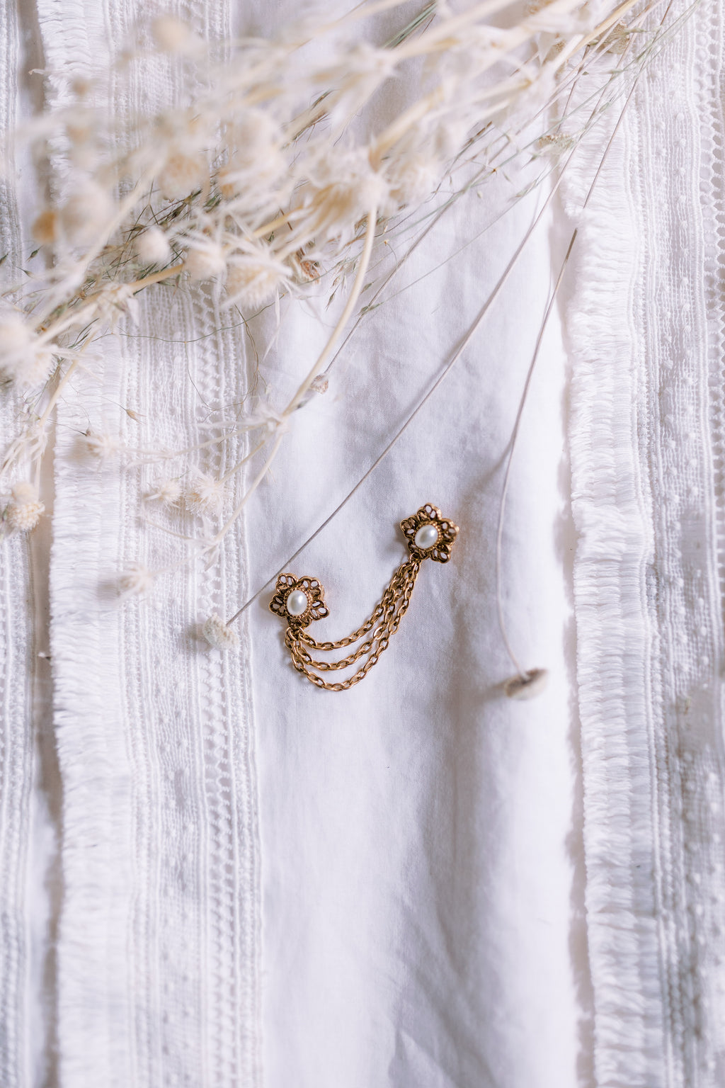 Vintage Floral Pearl Chain Pin