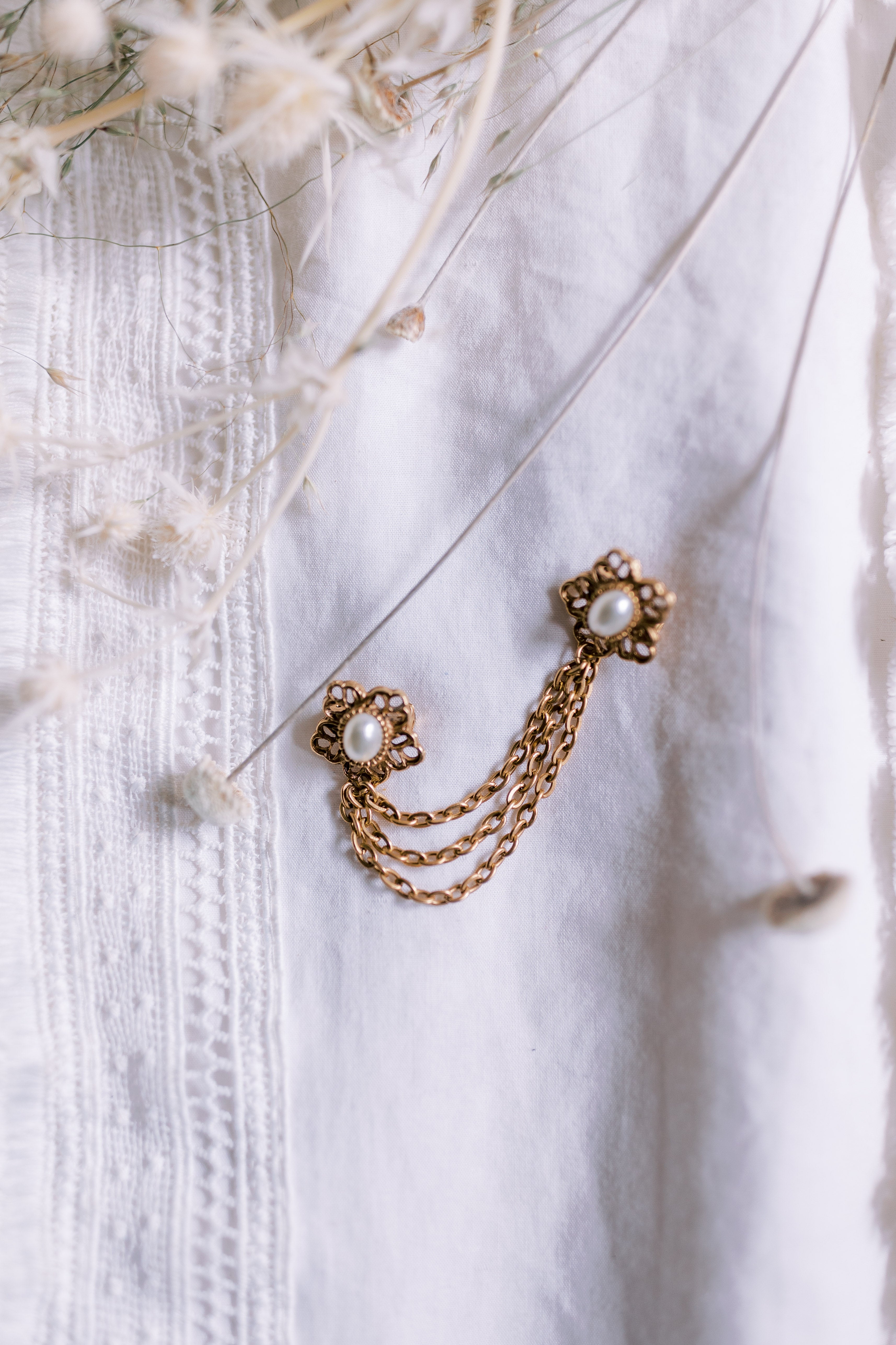 Vintage Floral Pearl Chain Pin