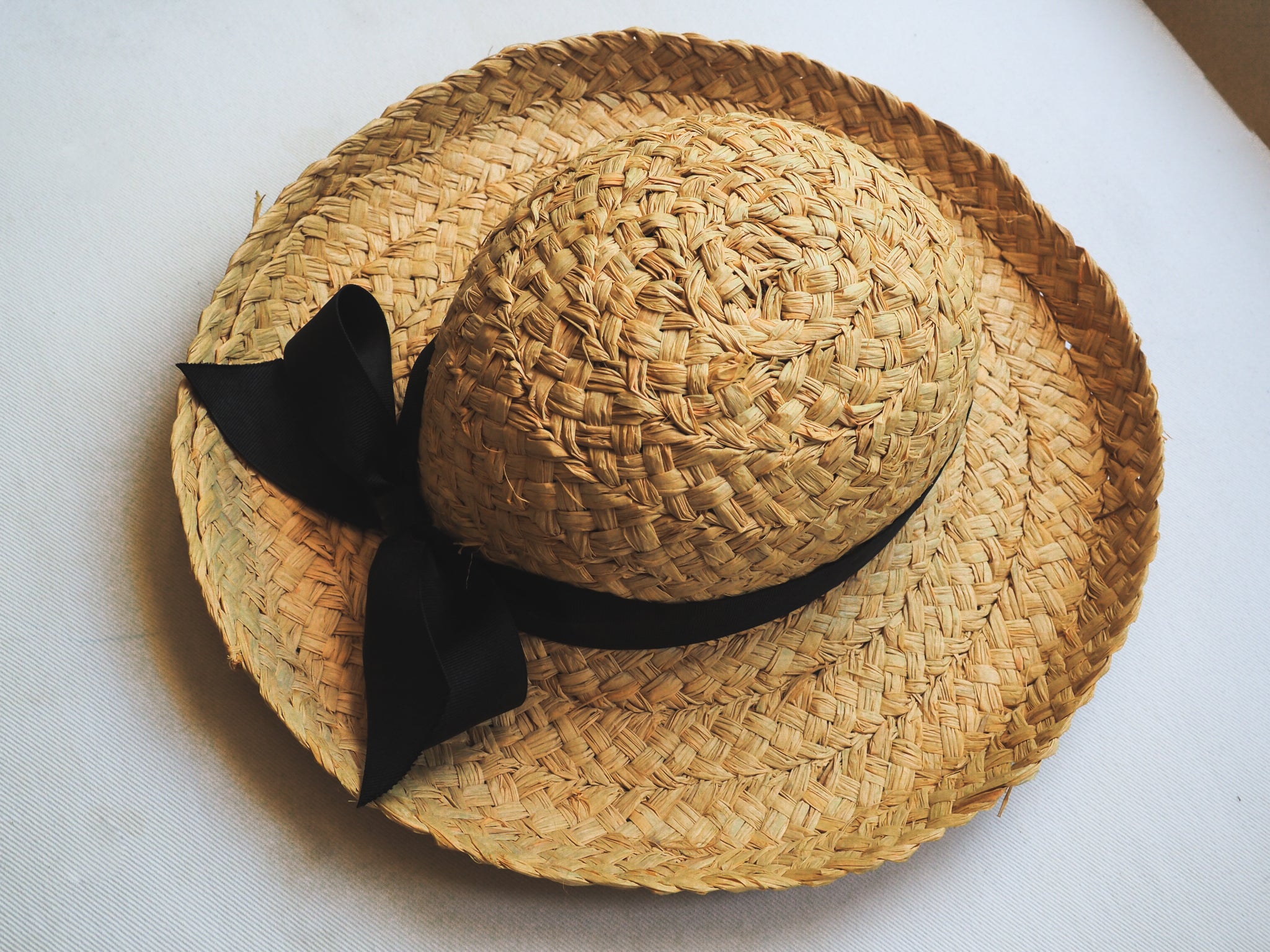 Vintage Round Straw Hat Curved Brim