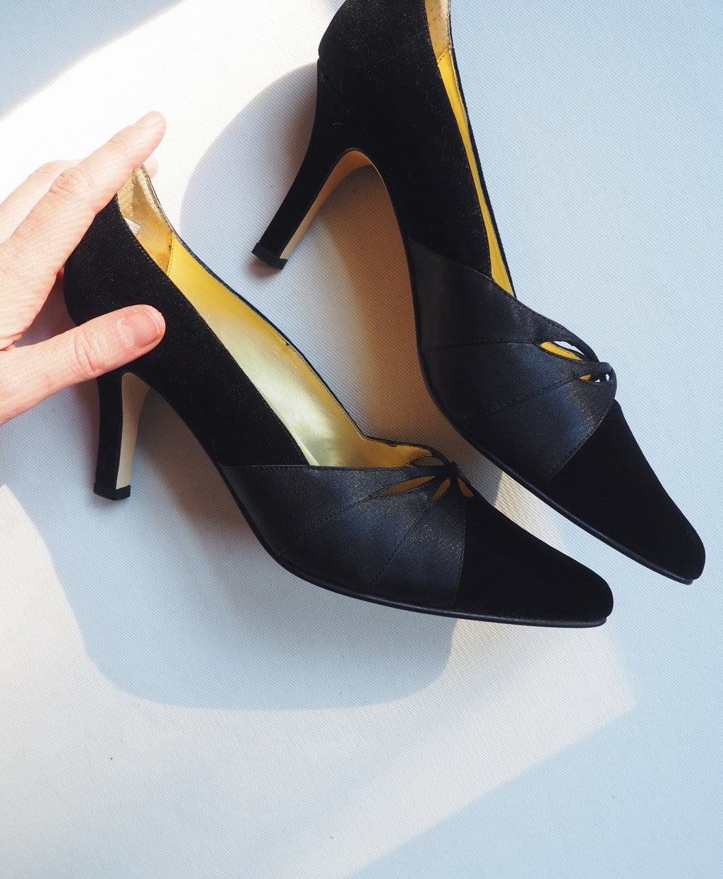 Vintage Velvet Point Toe Pump