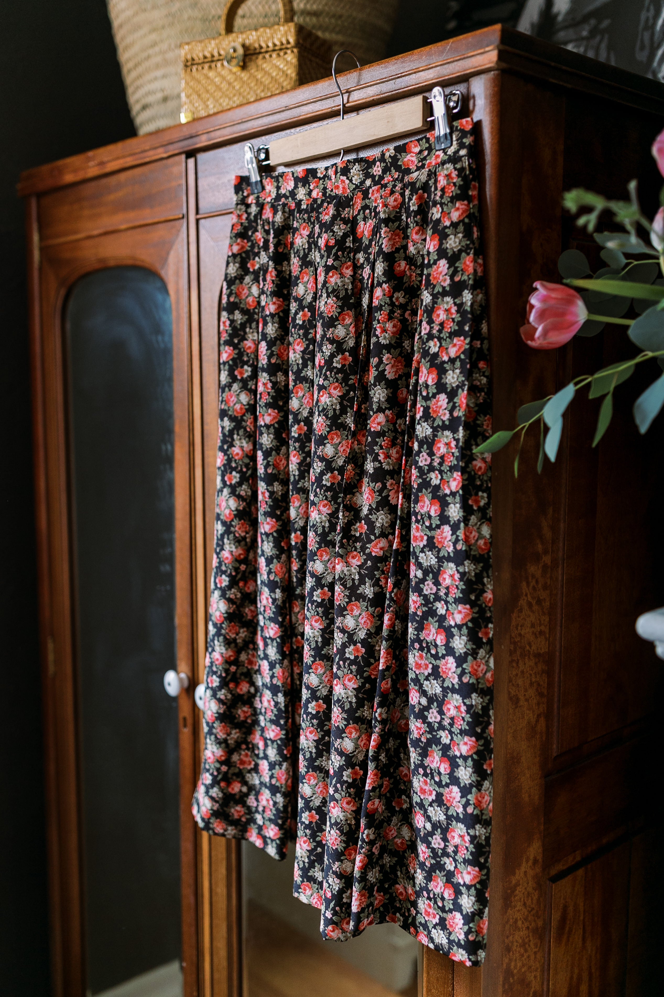 Vintage Black Rose Floral Pleated Midi Skirt