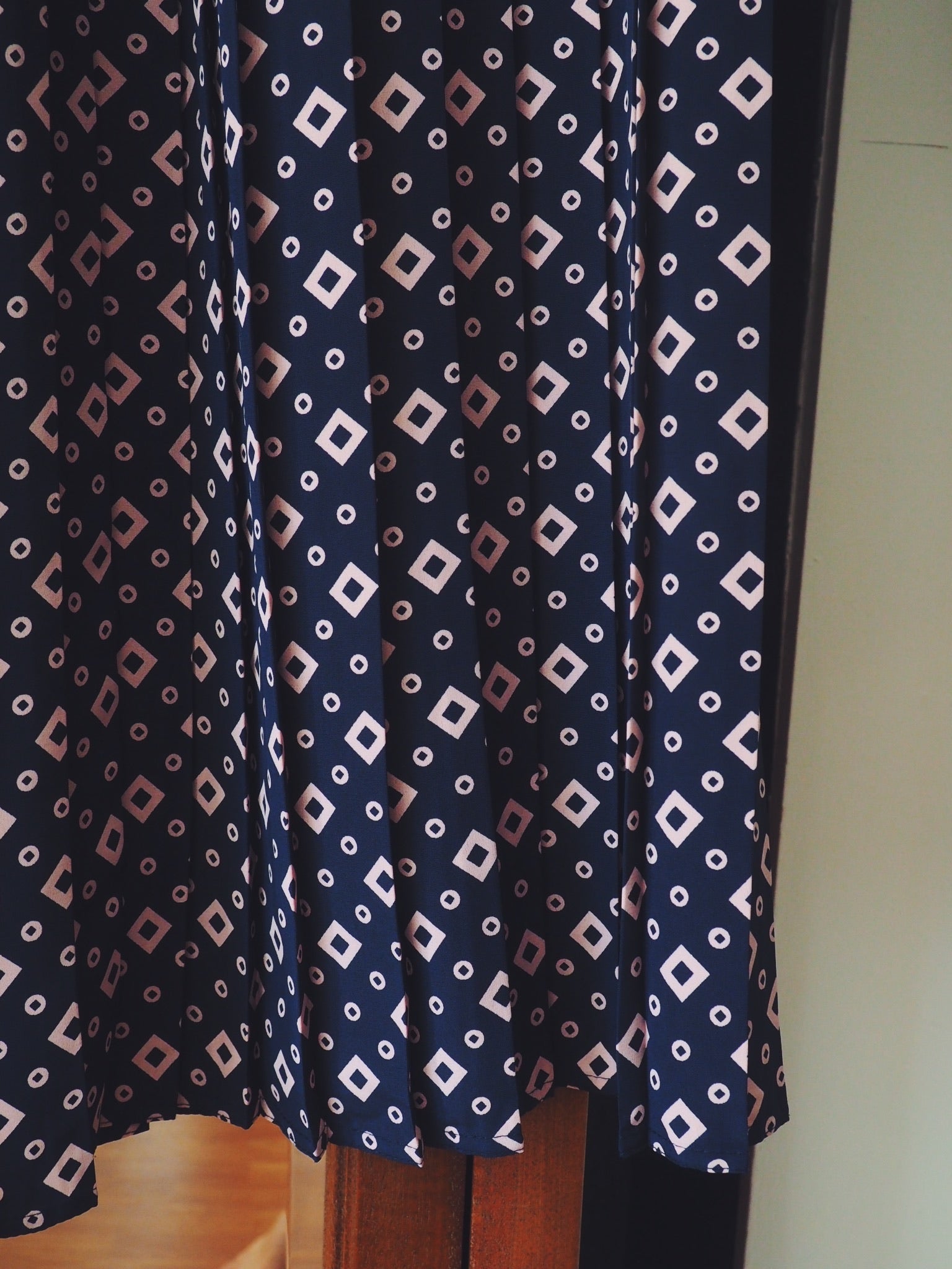 Vintage Navy Modern Graphic Print Pleated Skirt